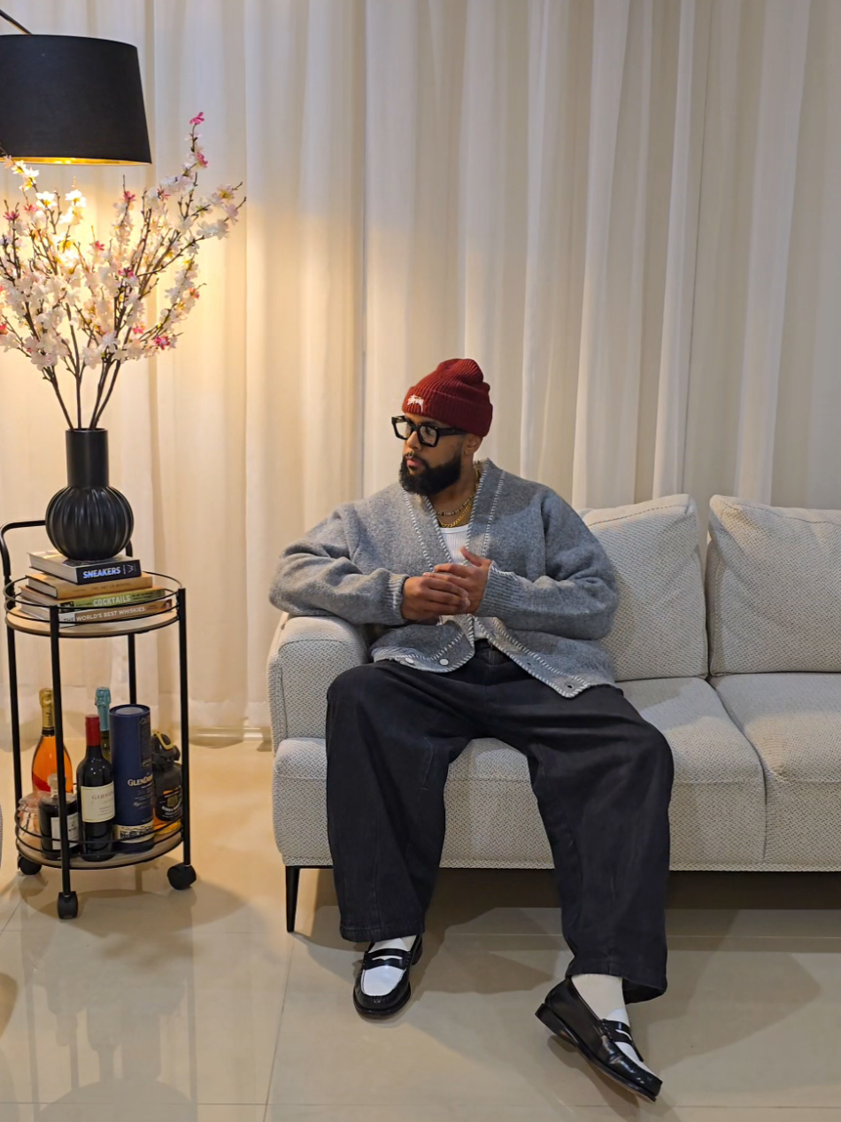 Really need to wear my Penny Loafers more often. . What are you wearing bro?  #cozyoutfitideas #cozyfit #menssweatpants #menscasualstyle #menscasualstyle #foryou #blackmenstyle #menscardigan #loaferoutfit #loafers  #menswinterfashion  hat by @voleurdetemps 