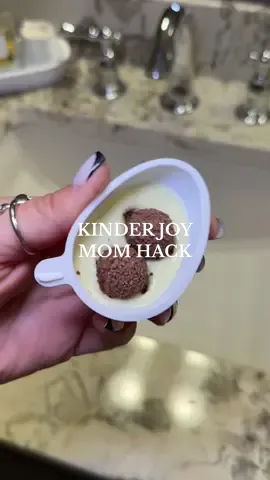 The best Kinder Joy hack 👍 My daughter is trying it for the first time 😂 #MomsofTikTok #momhack #kinder #kinderjoy #LifeHack #toddler mom hack for new moms