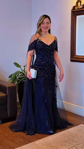 Elegância em cada detalhe ✨ No provador de hoje com a Adriana, separamos vestidos clássicos, sofisticados e atemporais, perfeitos para mães de noivos, madrinhas e convidadas que buscam um visual marcante com delicadeza e elegância. 💫 Qual desses estilos representa você? 👉 Comente o seu favorito e envie para quem também está em busca do vestido ideal! #ProvadorDeFesta #TuttiSposa #ModaFesta #VestidoDeMadrinha #VestidoParaMãeDeNoiva #ElegânciaSempre #LookDeFesta #AluguelDeVestidos #EstiloClássico #VestidoDeFestaImportado #DressTryOn #MadrinhaChique 