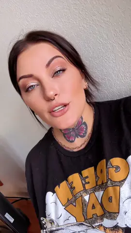 Concentration 😜 #wlw #tattoos #lgbt🌈 #blueeyes 