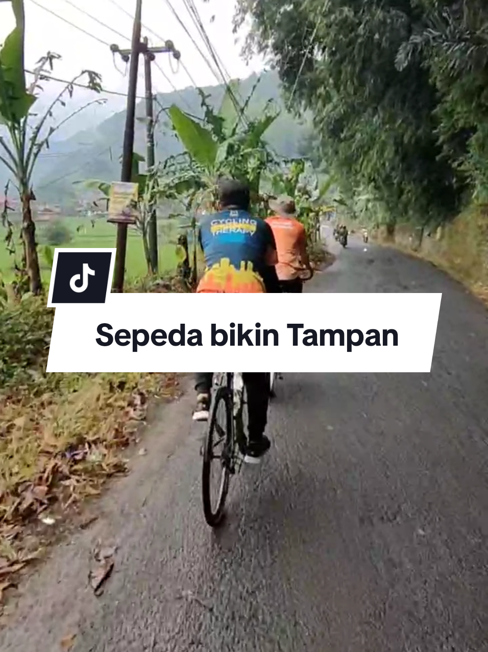 Gowes itu ternyata dapat meningkatkan kegantengan.  menurut teori tatang sutarman gowes dapat meningkatkan kegantengan, tapi bener gak yah.  @Ofranz @presiden_kebahagiaan @gowes syahdu   #pesonaindonesia #gowessepeda #sepedabesi #bike #sepedakalcer 