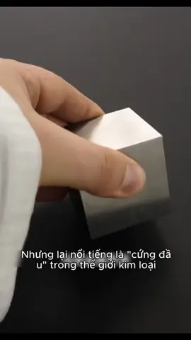 Tại sao kim loại có thể dùng để chế tạo vũ khí vệ tinh lại không thể dùng để chế tạo dao nhà bếp 