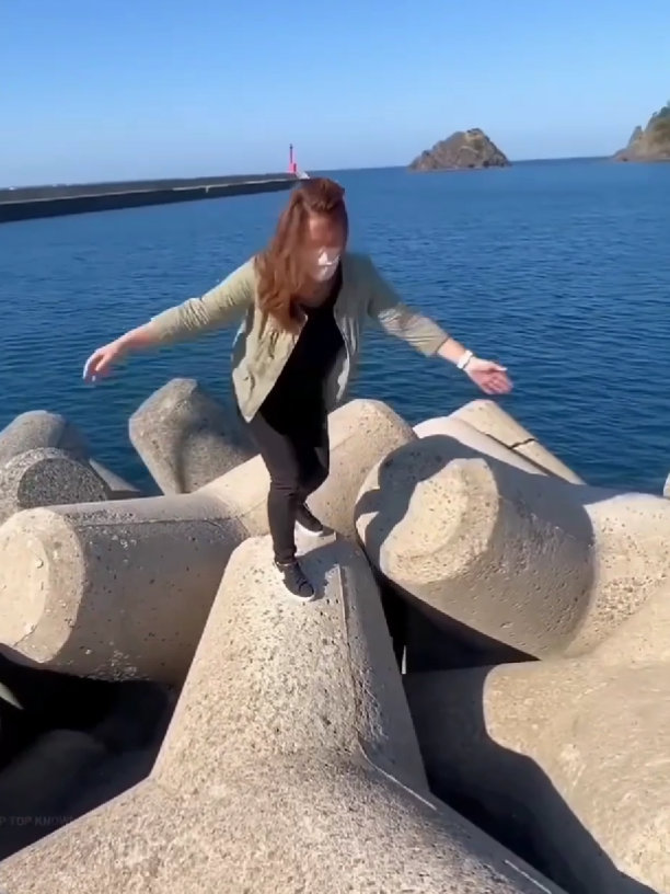 How Do Tetrapods Protect the Shore? #fyp #500k #viraltiktok #information #LearnOnTikTok #fypシ゚viral #tetrapods 