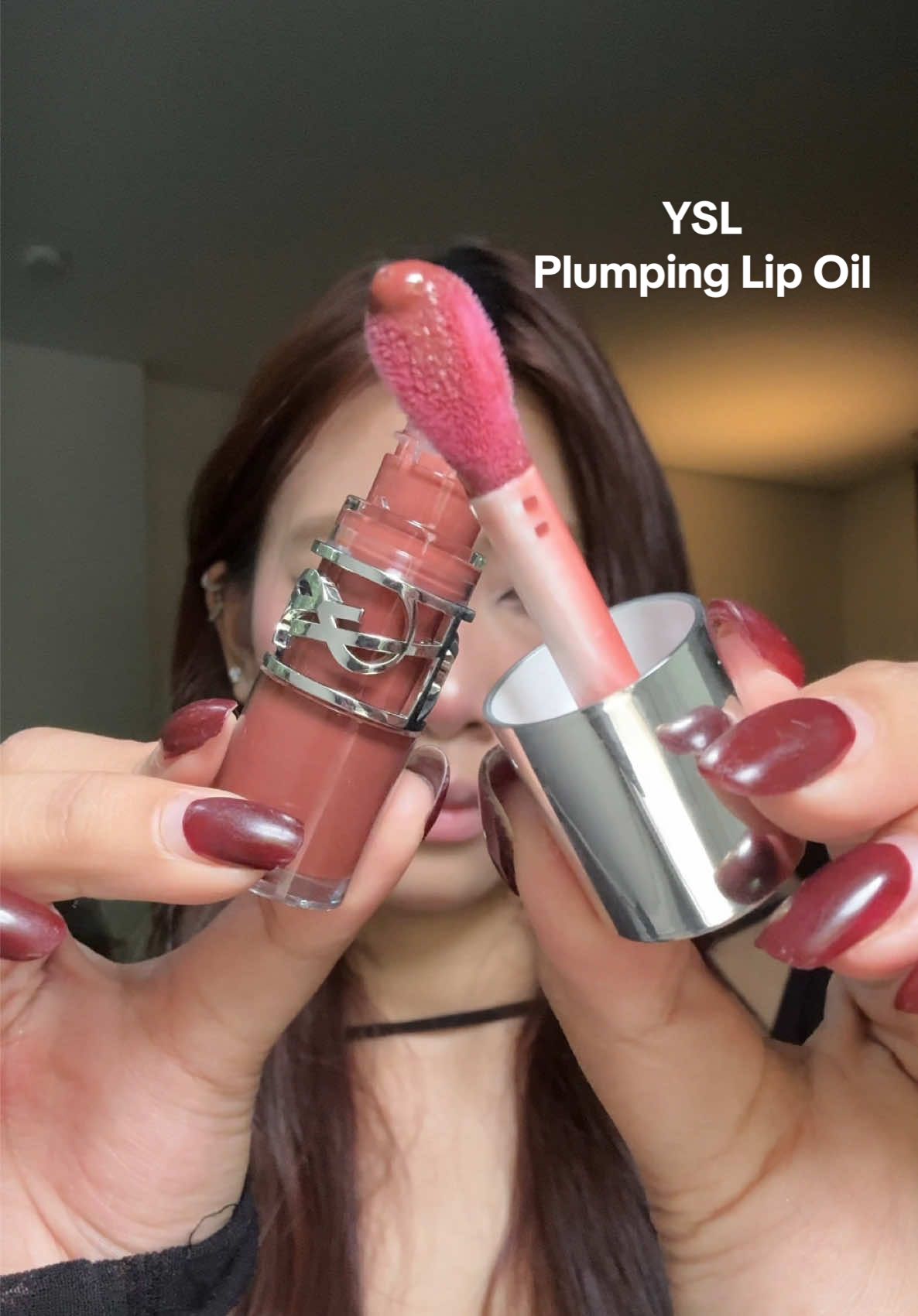 Tr oi lại là màu 04 đẹppp 😭🫵🏻🤓✨ dùng laf hiểu sao dòng này được thích z lun 🥺 ko phải là son dưỡng dù tên gọi là lip oil, mà đây là thuần lip gloss nhe ahhh 🎀🩷🌸✨🫧🫵🏻✨ #yslbeautyvn #makeup