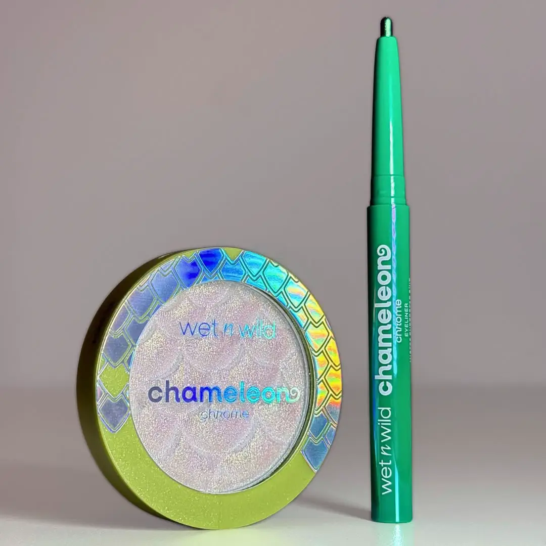 Eyes that shift, skin that shines 💫
 🚀 Superstar Suit Eyeliner
 🌌 Too Sirius Highlighter
 #wetnwild #wetnwildmakeup #wetnwildeu #chameleon #chameleonchrome  