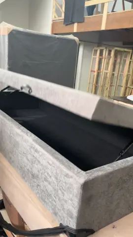 Um baú de solteiro lindíssimo 🩶🤩 #fabrica #camabox #cama #bau #tecidos #loja #moveis 