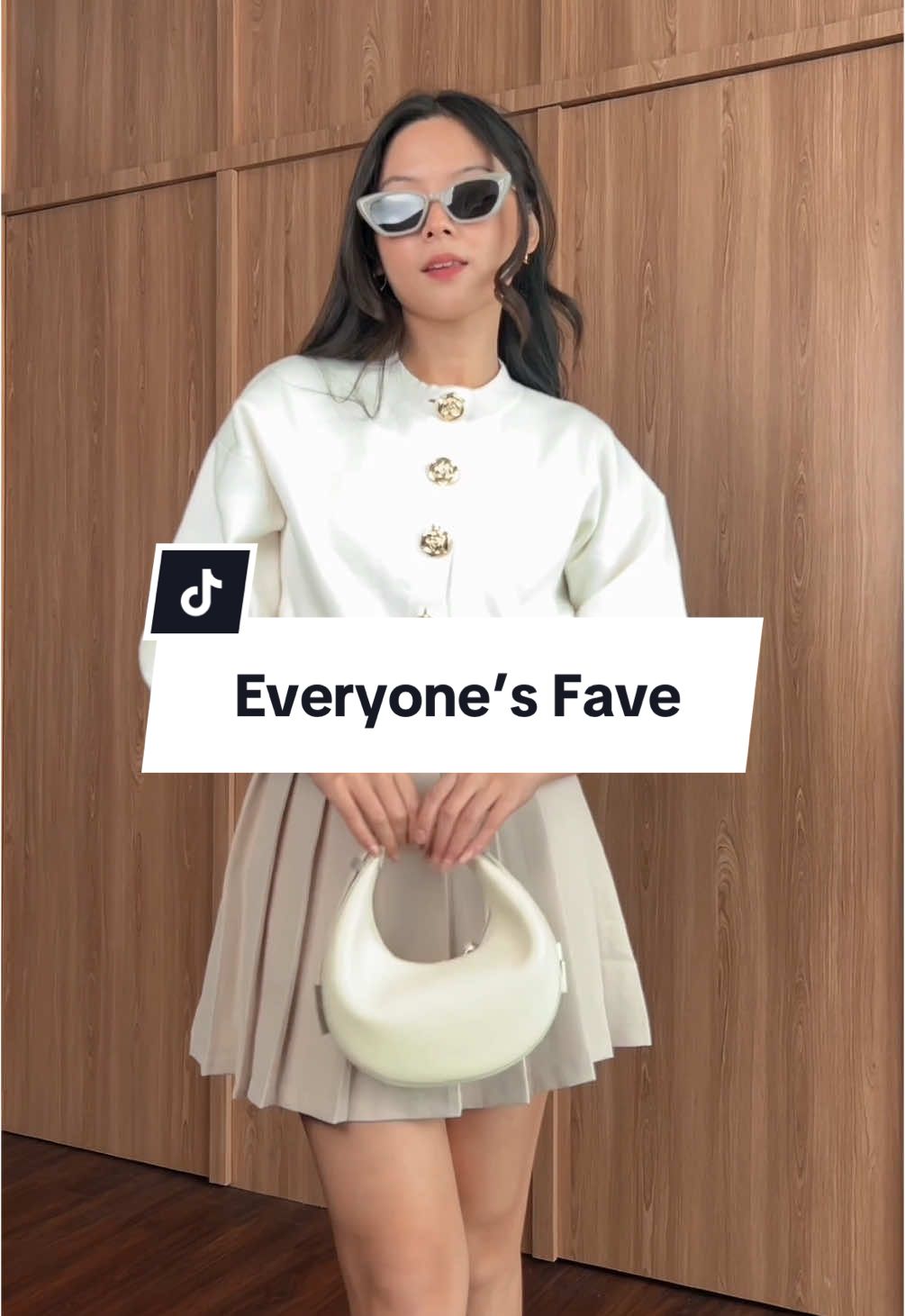 We’re pretty sure everyone has one in their wardrobe by now! Now available in even more colors—have you gotten yours? #sanknitcardigan 