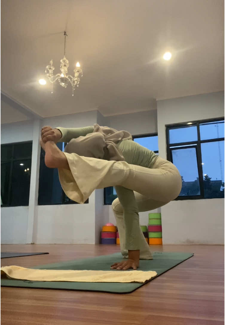 flow enak💖 #yoga #yogatok #yogaflow #yogapractice 