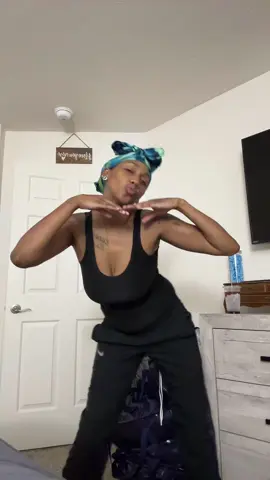 let’s bring back fun dances please 🙏🏽 dc @Lola #fyp #dancetok #newtrend #trendingsong 