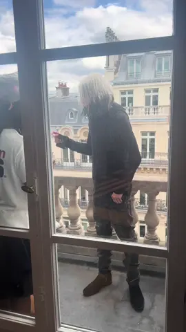 NETTSPEND IN PARIS AT 424 & SEVENETH HEAVEN SHOWROOM WIT DEE COSEY 🎨⛓️ . . . #424 #johnross #paris #showroom #viral #cosey #fyp #fypシ゚viral #nettspend 