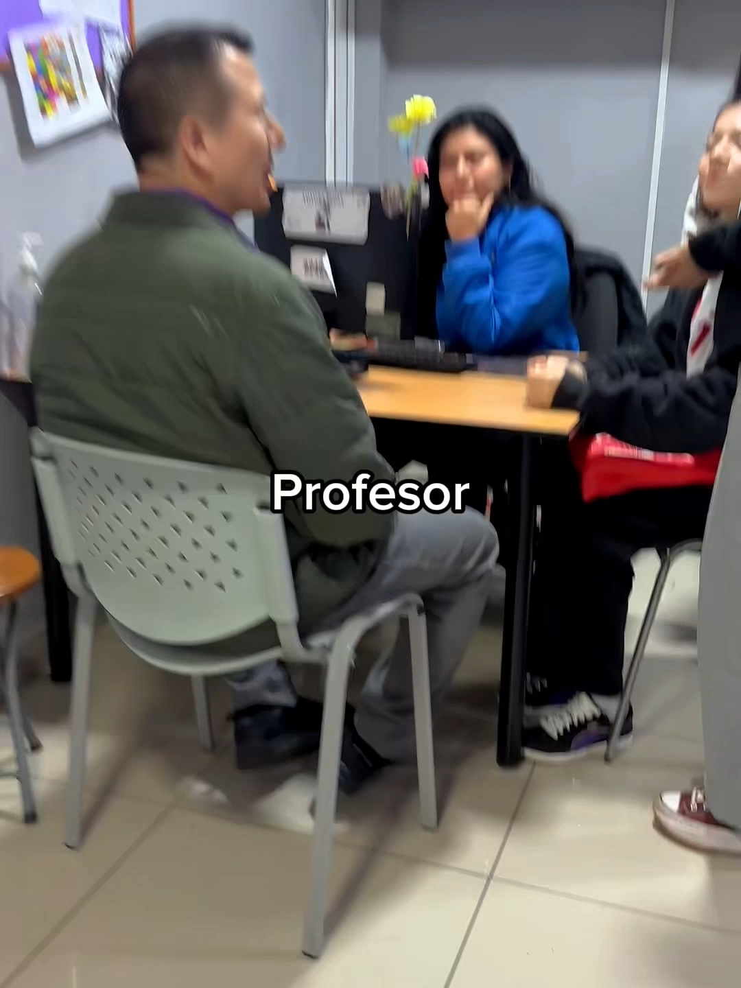 🧠 “Cuando eres una máquina, no necesitas buscar la respuesta en el celular...” El profe Díaz, nivel UNI 🔥, te resuelve este problema como lo hacen los que dominan el juego. ⚡ Sin atajos, sin rodeos... pura capacidad, pura mente afilada. 📚 Así trabaja un maestro de élite, alguien que entiende cómo piensa la UNI y te enseña cómo ganarles. 🔥 Si quieres ingresar, aprende de los que están en otro nivel.  Esto es cerebro, técnica y precisión. #Vlog #uni #fyp #matematicas #sanmarcos #viralfypシforyoupage