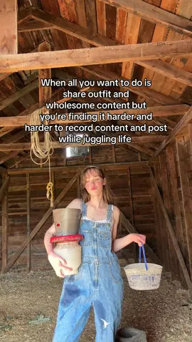 Tried the lazy thing of only making one trip and now I look like I peed my pants 😂 My time management has also been lacking, I have been able to find 0 time to record new content with everything that’s been going on in our life recently, like how are yall doing this? Tips welcome 😅 #countryliving #farmchores #contentcreation #sahmsoftiktok #tiktokcreatorfund #creatorfund #originalcontent #viraltiktok #wholesometiktok #MomsofTikTok #summertime #toddlersoftiktok #busybee 