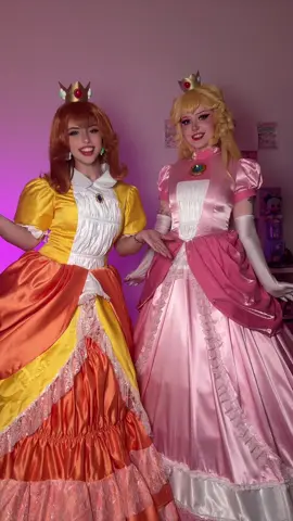 What do you likeeeeeeeeee @Kira 💫 #daisycosplay #peachcosplay #mariocosplay #nintendocosplay 