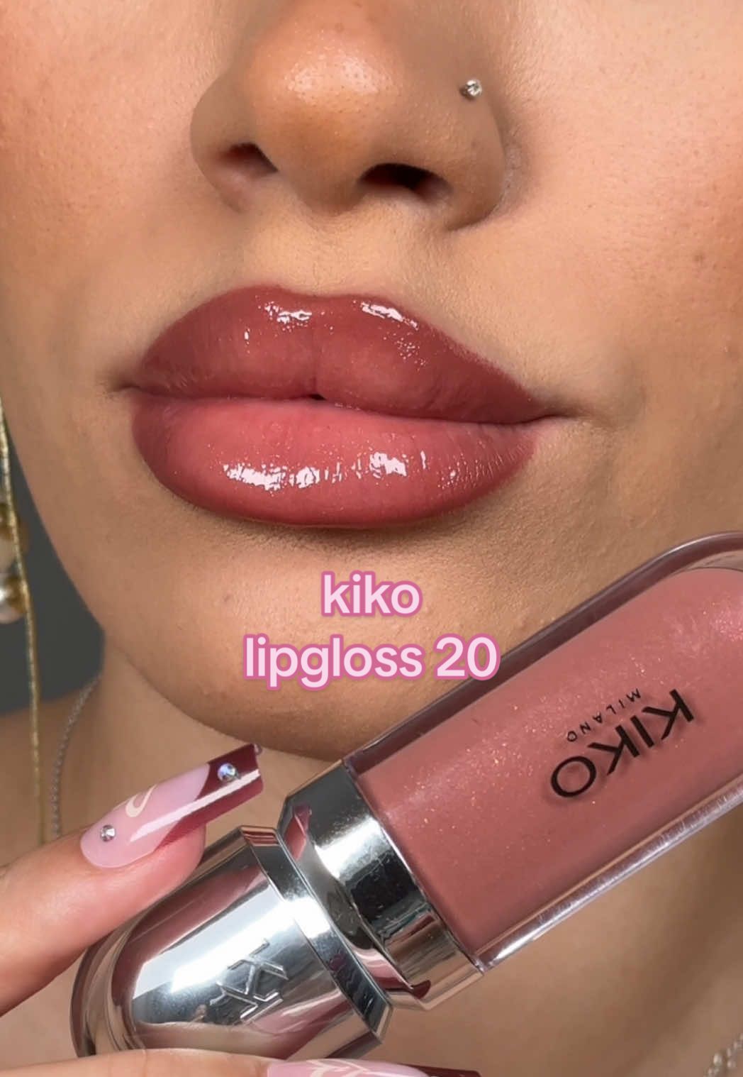 a light brown lipgloss you need for your every day nude lip combo 🤎 kiko milano 3D hydra lipgloss 20  @KIKO Milano 🍪 #kiko #kikomilano #kikogloss #kikolipgloss #lipswatch #glossylips #lipcombo #lipglossswatch 