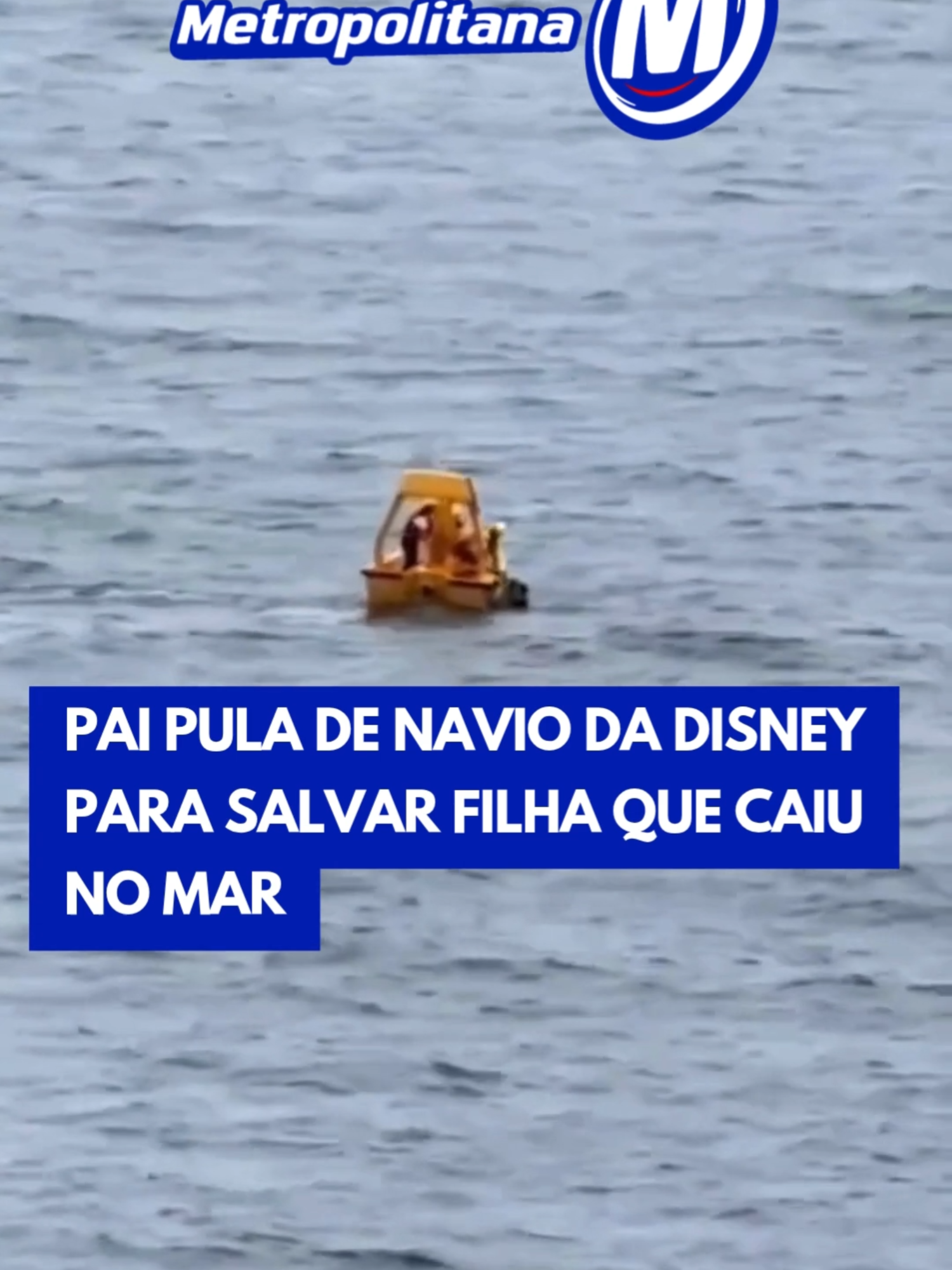 Um pai se atirou no oceano para salvar sua filha de 4 anos, que havia caído no mar de um dos andares do navio Disney Dream, que tem 14 andares. O incidente ocorreu no último dia da viagem, quando a embarcação retornava para Fort Lauderdale, na Flórida, após quatro dias nas Bahamas. Ambos ficaram na água por cerca de 10 minutos. De acordo com testemunhas, a menina teria caído quando seu pai a fotografava contra uma grade. Um alerta de 