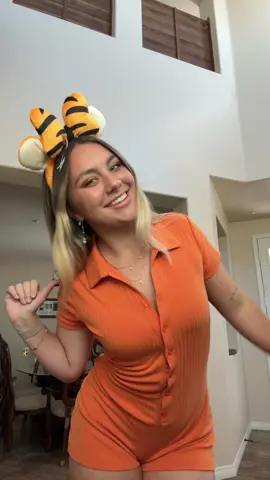 To date one of my most fav Disney fits #tigger #whinniethepooh #disneyland #OOTD #fypシ 