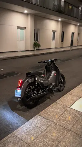 Nét đẹp riêng của chiếc xe cổ điển và hiện đại bây giờ #supercub #cub #cub125 #fyp #xh #xhtiktok #showroom999 #ilovetiktok 