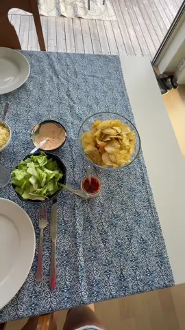 Någon trilla av stolen 