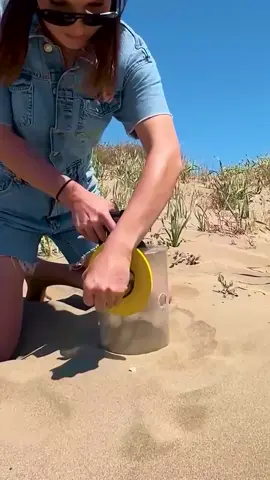 Metal treasure found in the sand… now it’s 🔥 #accessories #metal #DIY #sand #handmade #bracelet #resourceful 