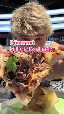 Döner mit Salsa und Koriander ?! #döner #honestkebab #holle21614 #salsa #hamburg #hamburgfood #hamburgfoodspots 