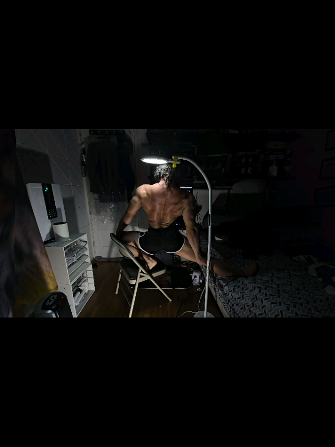 i started fraud maxxing in public by wearing 3 inch platform boots so i look average height #muscle #gym #lifting #gymedit #physique #bodybuilding #aesthetic 