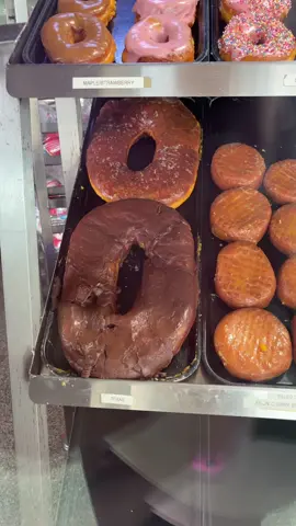 #queer #donut #donuts #Foodie #food #foodtiktok #gay #lgbt #texassized #fyp @RoundRockDonuts 