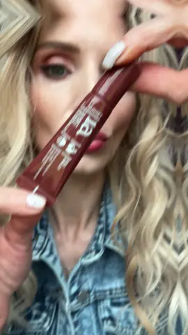 pov: me every 10 mins @Unleashia Official @Unleashia Global @unleashia_us #UNLEASHIA #OverlipSunsetChallenge #LipCombo love the lip color adorable!!! #Summer #trending #howtogoviraltips 