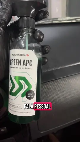 GREEN APC AUTOAMERICA. CUIDADOS EXTERNOS/INTERNOS Age com rapidez Alto poder de limpeza Fácil aplicação Cuidado internos e externos GREEN APC é um limpador multiuso da Autoamerica, que une eficiência e segurança, entregando uma experiência de limpeza sem igual. Ideal para eliminar sujeiras variadas em diversas superfícies - plástico, tecido, couro, lataria, borracha e vidro; sem danificar. TAMANHO: 500 ml