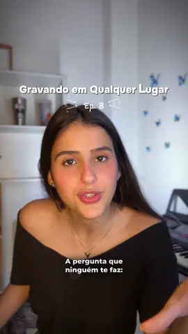 🎬 Ep. 8 – Como se posicionar e parecer natural Você não precisa decorar tudo, nem olhar fixo pra câmera. Posicione o celular na altura dos olhos, fale como se estivesse conversando com alguém e grave por partes. Respira, grava com calma e ajusta no seu tempo. No próximo episódio, a gente vai falar sobre edição de vídeo. Até lá!