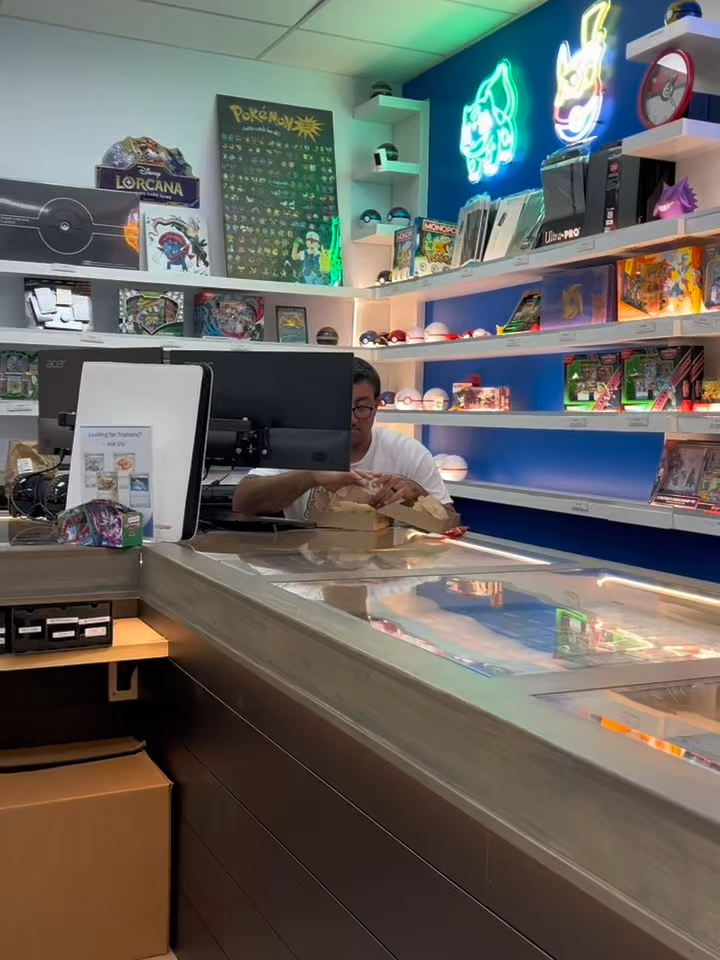 Not the CLAWWWWW  #pokemoncommunity #pokemontiktok #pokemonlive