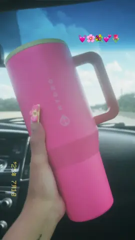i lovee my cup its so pretty, doesn’t spill & on this 15hr drive keeping my drinks nice & cold. #fyp #hydrojug #pink #nails #Summer #philly #florida 