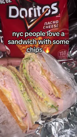 Honey turkey, Swiss cheese, lettuce, tomato , mayo , honey mustard, black pepper and vinegar #fyp #nyc #xyzbca #relatable #kiabeautyy #sandwich #foryoupage #nycfood #Foodie #chips #doritos 