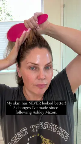 The BEST skin of my life is due to 3 changes I’ve implemented after following my personal skin goals @Ashley S Mixon I’ve been singing her praises  (such a good follow!) and ya’ll requested to see a vid.   1.  I’ve always double cleansed at night, but she recommends night AND day.  I can’t explain why, but doing it in the morning too has left my skin so hydrated and receptive to other products.  If you choose the right cleanser this should NOT be stripping your skin.   2. Skinflooding: On damp skin (right after double cleanse) layering a hydrating toner or essence either 7 times in a row OR using 7 different products moving from thinnest to thickest.  I do the latter most days, but if I’m in a hurry I’ll choose one.  Use about a quarter size amount of product and press into your face, neck, chest and hands and move on to the next layer.  Not only has this made a noticeable difference in the look and feel of my skin’s hydration but I swear it is made it so I can finally use Tretinoin.  3. Tretinoin (aka Retin A or prescription tret) is stronger than retinol or retinal and I’ve never been able to use it.  I have dry, sensitive skin and would have the worst reaction.  Red, inflamed and so angry.  Not something you want if you have melasma.  Retinol has been fine but never Tret.  I’ve been using it every 3rd night and the only reaction I’ve had is a bit of peeling.  The final recipe of hers is to apply your retinoid on damp skin.  This is usually the opposite advice you hear as it will penetrate deeper into damp skin, but I have not had issues since doing this.  Not sure if it’s the skin flooding or the damp application, but me having success with Tret makes me SO happy!!!!   I wanted to share these tips because I am in LOVE with my skin.   XO Hit me with your questions! @One Love Organics @Dieux Skin @acwell_official @SK-II @Then I Met You @ELEMIS @aestura_us @Dr. Idriss @RoC Skincare  . . . . . #over40skin #beautyover40 #ashleymixon #mixonmethod #glassskin #matureskin 