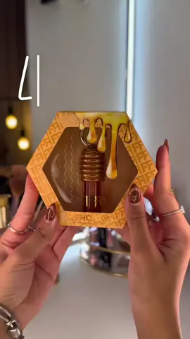 Achadinho da shoppe: Gloss original lip honey 🍯🐝 link do produto: https://s.shopee.com.br/6Kt874hfzc?share_channel_code=1 #shoppe #vendas #achadinhosshopee #gloss #glossliphoney #coisasdemulher #coquette #cleangirl #shoppelista 