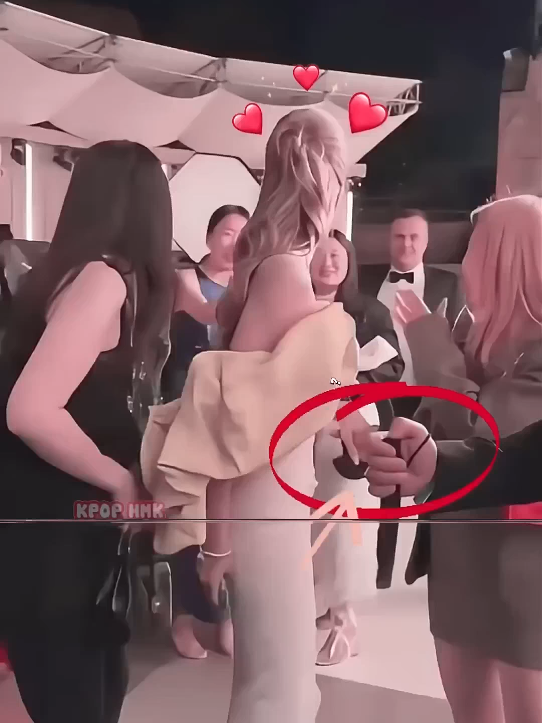 #0_Why_does_Lisa_s_bodyguard_always_carry_this_when_protecting_her_____#kpop_#blackpink_#lisa