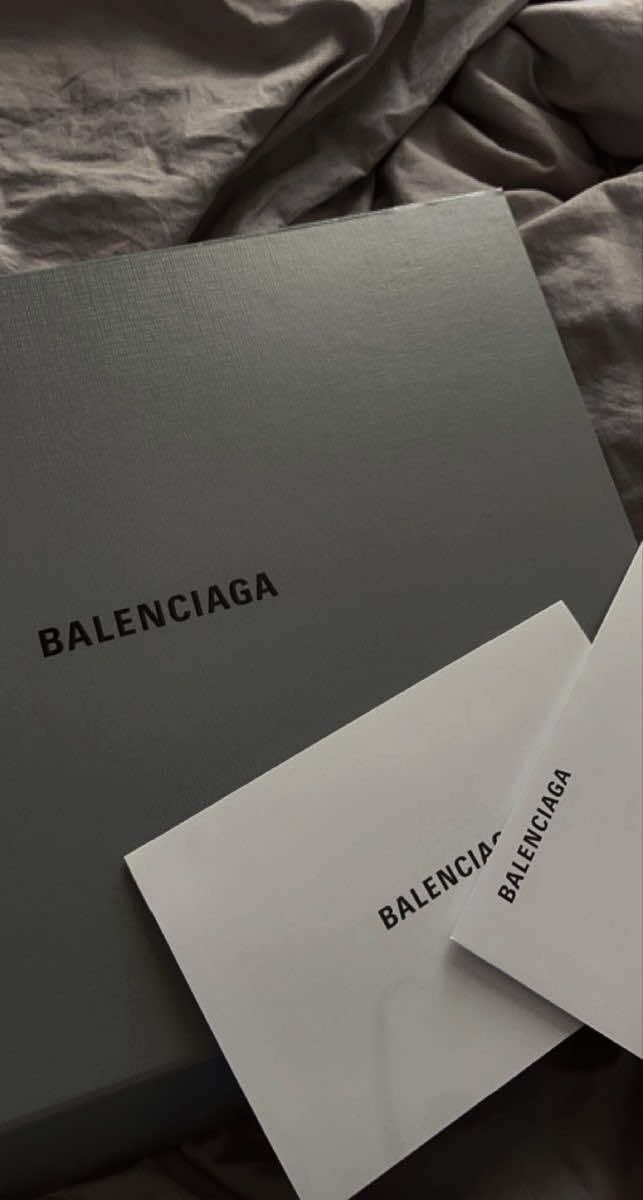 my newest obsession 🖤  #balenciaga   #luxuryfashion #designerbag #OOTD #fashiontiktok #fyp #unboxingvideo #newin #chicvibes #styleinspo 