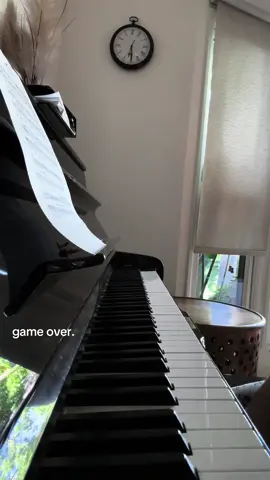 I took a small break but I had to come back for squid games #piano #squidgame 
