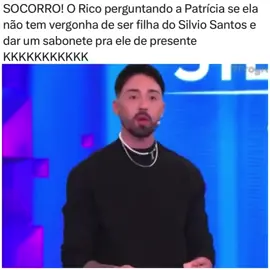 😂😂😂 SOCORRO! O Rico NÃO TEM LIMITES! Perguntar pra Patrícia Abravanel se ela não tem vergonha de ser filha do Silvio Santos e dar um sabonete de presente é o auge da ousadia! 🤣🤣🤣 Essa cena rendeu e MUITO! Quem mais rachou o bico com essa? 🙋‍♀️ #ricoemelhoresamigos #patriciaabravanel #silviosantos #humor #presentemico #risadas #televisão #memesbrasil #rico 