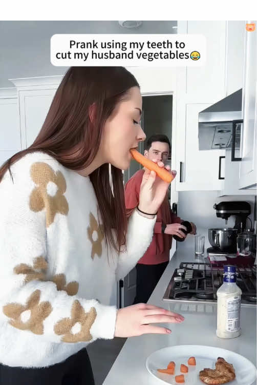 Prank using my teeth to cut my husband vegetables 🥕🤣#haha #funny #prank #funnyprank #scarecam #scareprank #scared #vegetables #husband #wife #omg #scaring #fyp #fypシ #foryou #foryoupage #usa 