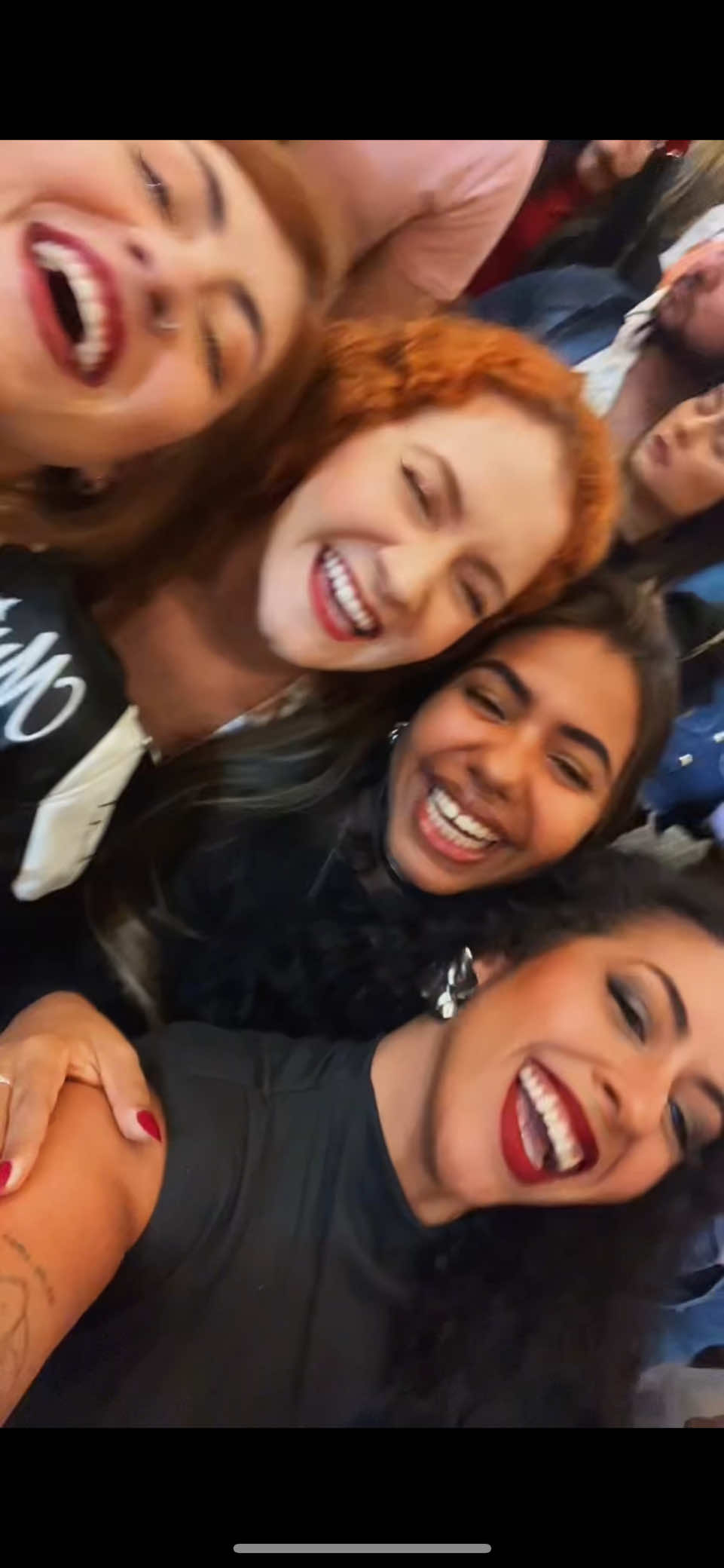 EU NÃO ACEITO 😭😭😭😭  Registros do melhor junho da minha vida ❤️‍🔥 vocês fizeram tudo ser inesquecível!!! obrigada pela companhia, amigas! Amo vocês pra sempreeeeee 🌟 @Isabella Boa Sorte @Bianca Silva @✨Vilena ✨ 