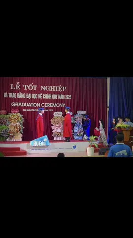 Hành trình 4 năm khép lại, chào đón hành trình mới thật rực rỡ🌼🌷 Cảm ơn thanh xuân đã luôn tươi đẹp!🎓#CapCut #xuhuong #totnghiepdaihoc #xh #sinhvien#hue #supham #f #fyp #makeup 