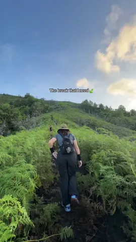 Aking pahinga⛰️🌿 #nature #hikingadventures #mountains #sunrise #naturetherapy #foryourpage #fyp #foryou 