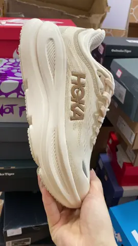 Hoka Bondi beige sneakers running shoes 