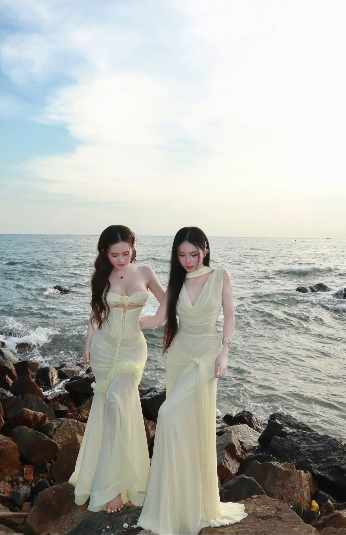 Hai chị em #xh  #biển 