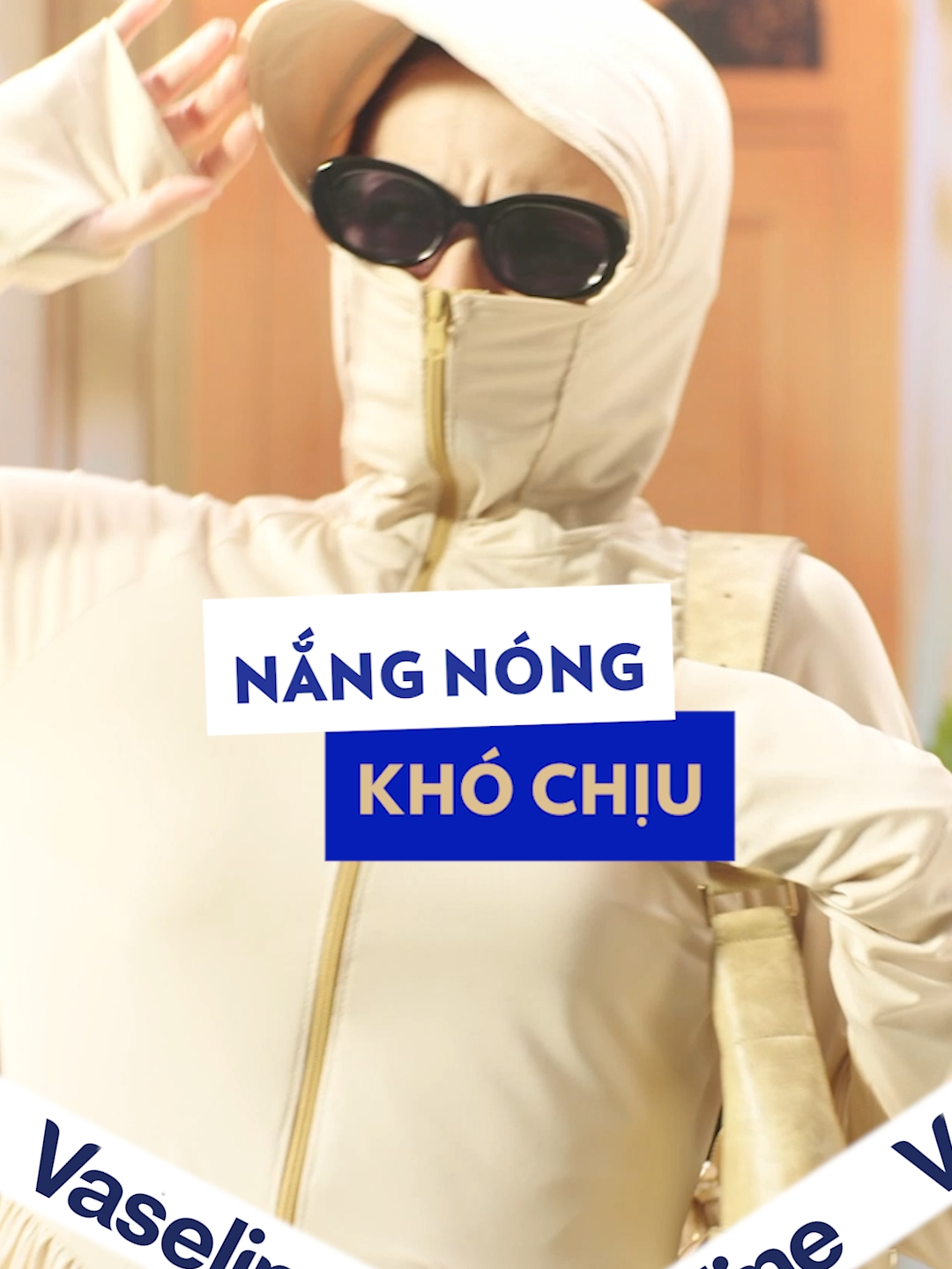 Đừng vì sợ nắng mà mặc thêm 2-3 lớp áo dưới cái thời tiết này nhaa 🥵🥵 #DuongDomic #Dopamine #chongnang #aochongnang #ninjalead #chongnangduongtrang #duongtrang #chongnangbody #kemchongnang #vaselinevn #tranggathonnang #macvaseline