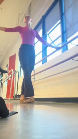 Are you a grand plie? #ballet #pun #balletpun #punny #balletclass #grandplie #balletterminology #balletrizz #rizz #ballettok #dancer #dancersoftiktok #alwaysdancing #danceyourheartout 