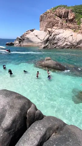 Hòn rùa - Vĩnh hy gì chưa người đẹp 🤗🤗🏖️🏖️🐢🐢🌊🌊👙👙#xuhuong #vịnhvĩnhhy #tourcano #hangyen #honrua 