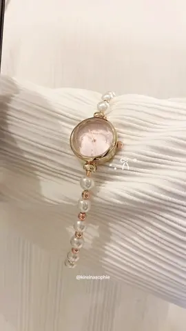 Aslinya cantik bangettt, under 100k lagi🤍  #jamtanganwanita #jamtangan #jamtanganmurah #jamtangancoquette #jamtanganserut #jamtanganmewah #jamtanganantiair #pearlwatch #creatorsearchinsights 