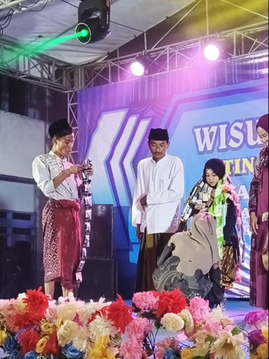 Hadiah untuk sang bintang school  #syamdealova  #hadiah #surprise 