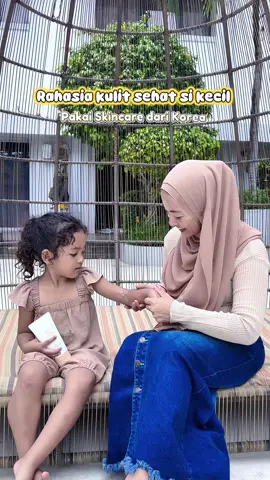 Skincare si kecil juga ada loh yang dari korea 🥰Kukit si kecil jadi halus,lembut & sehat berkat @buena.id  #skincarebaby  #skincareanak #sensitiveskin #tenangdisetiapusapan #perawatanbayi #perawatananakbayi #anakglowing #babylotion #babycare #amanuntukbayi 